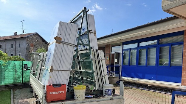 Invorio, sostituzione serramenti al polo scolastico "senza zaino"