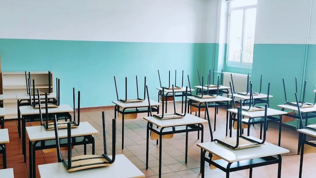 Borgo Ticino, in corso tinteggiatura delle aule delle scuole elementari