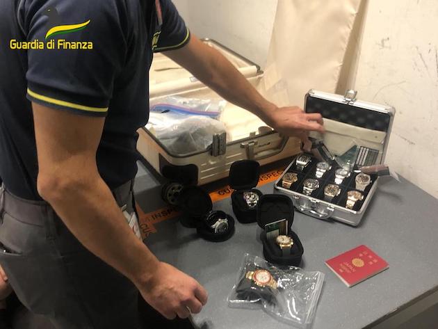 Malpensa, contrabbando: sequestrati 11 orologi per un valore di oltre 800.000 euro
