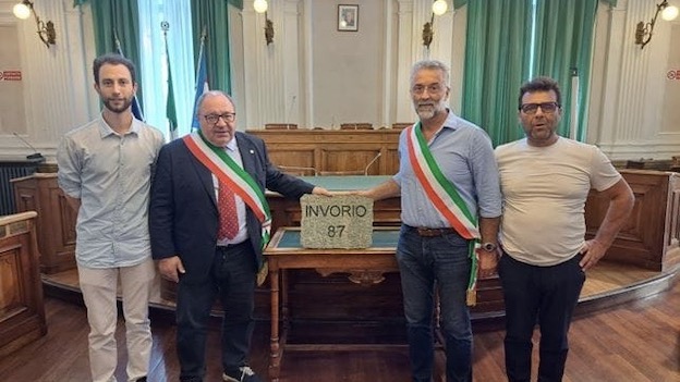 Invorio, consegnata pietra di memoria per il lastricato di Nuraghe Chervu