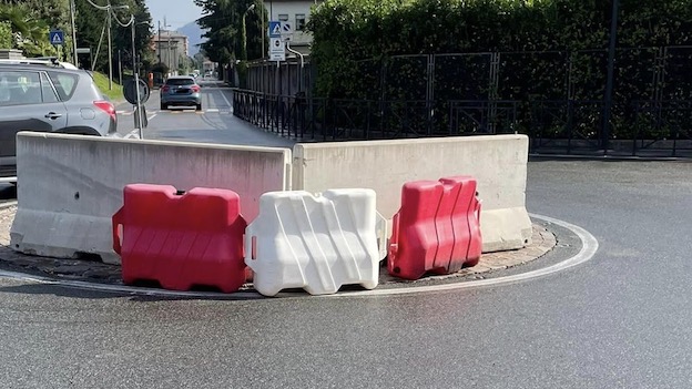 Arona, collocati new jersey per la sicurezza