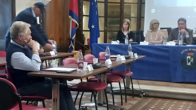Conferimento di una nuova cittadinanza onoraria, AronaDomani lascia il consiglio