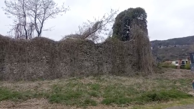 Lesa, il Castellaccio al Comune ?