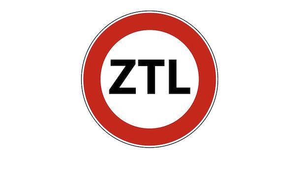 Arona, dal 25 aprile attiva Ztl varco di via Poli