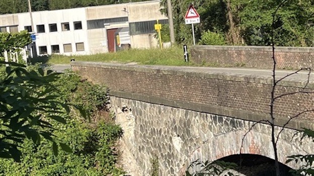 Comignago, manutenzione straordinaria alla spalletta di un ponte sulla Sp30