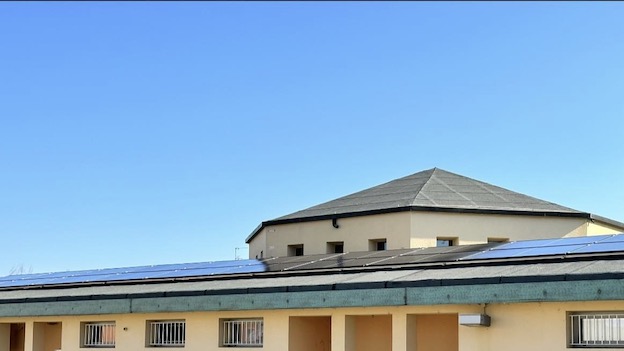 Pombia, posati pannelli fotovoltaici sul tetto del Municipio