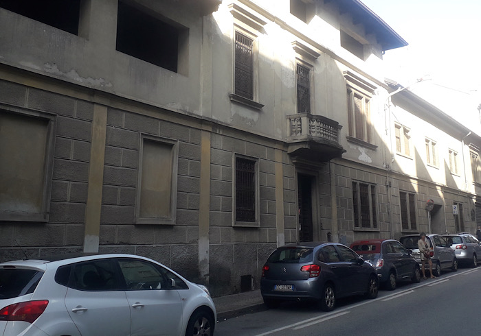 Arona: incendio a villa Lamberti, abbandonata da anni
