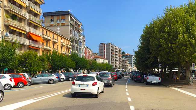 Arona, attuazione del piano completo per ridurre code e traffico in centro