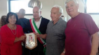 Il gagliardetto di Borgomanero consegnato ad Amatrice