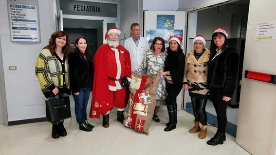 Babbo Natale in visita alla Pediatria dell'ospedale di Borgomanero
