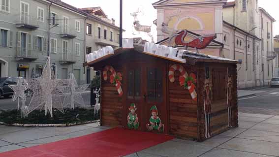 Borgomanero: sparite alcune decorazioni per la casetta di Natale
