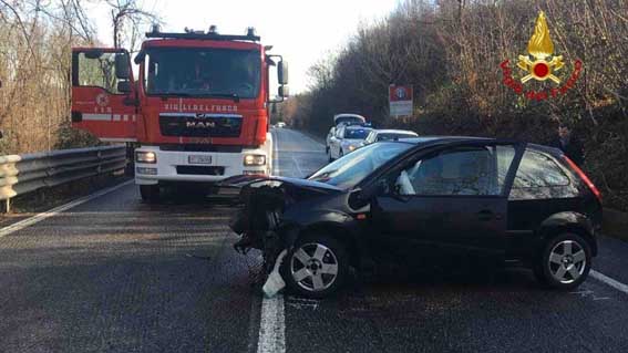 Cureggio, frontale fra due auto