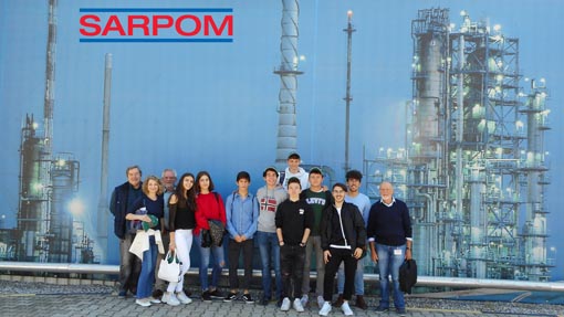 Studenti del Liceo Galilei in visita alla Sarpom di Trecate