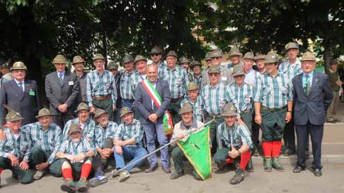 Delegazione borgomanerese all'adunata degli Alpini