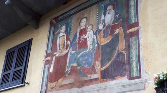 Inaugurato l'affresco restaurato ad Auzate
