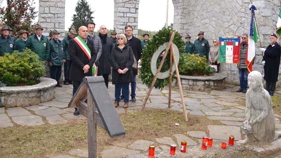 Borgomanero, commemorati i defunti