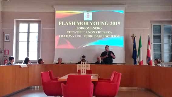 In tanti in piazza il 25 novembre per il flash mob contro la violenza sulle donne