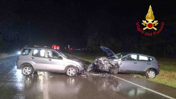 Frontale sulla sp229 a Gozzano: giovane incastrata nelle lamiere liberata dai vigili del fuoco