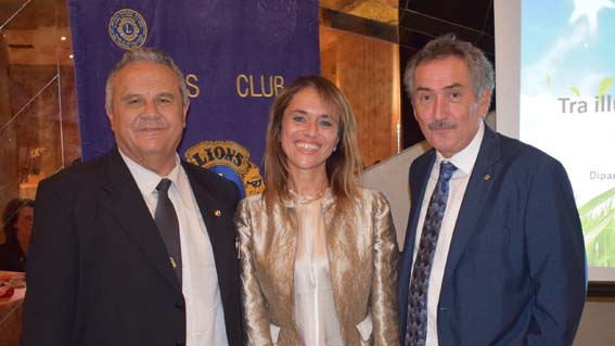 Lions Borgomanero, ospite Sara Rubinelli che ha relazionato sulla "felicità"