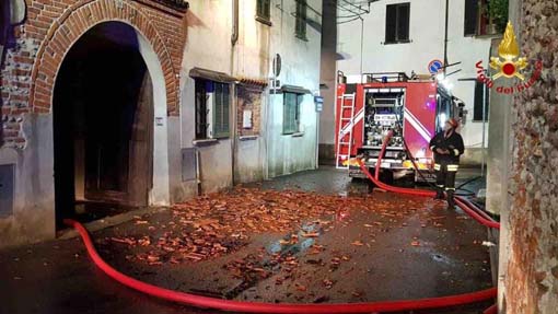 Ghemme, incendio ad un tetto sabato sera