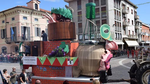 Festa dell'Uva: la sfilata dei carri allegorici. Foto