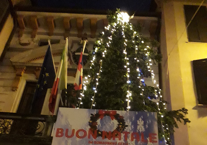 Romagnano Sesia: Babbo Natale consegna al sindaco una lettera per i bambini