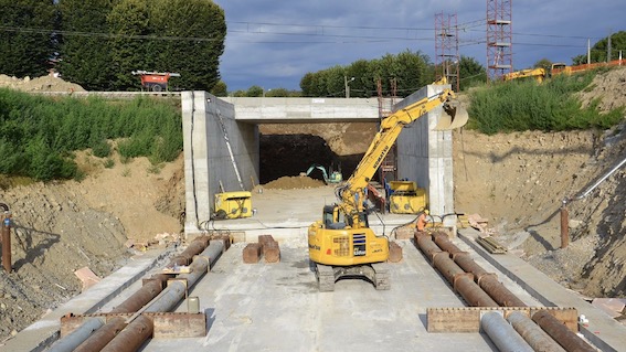 Concluso il posizionamento del monilite del sottopasso ferroviario al Foro Boario. Foto