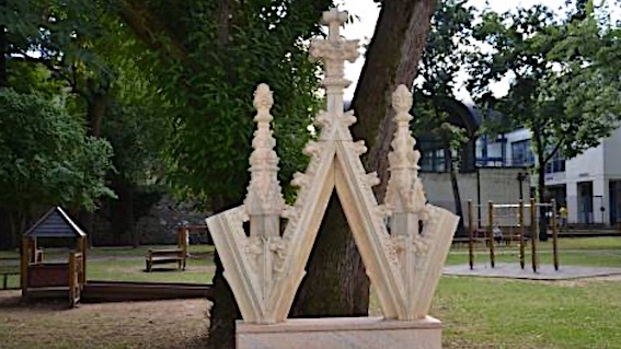 Dopo l'imbrattamento, restaurata una delle guglie del Duomo di Milano di Villa Marazza