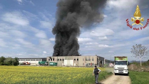 Incendio di un capannone a Romagnano Sesia di mercoledì: i dettagli