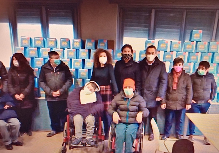 Al Ciss Borgomanero regalati 50 panettoni dal Lions Club