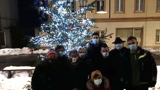 Armeno, accese le luminarie