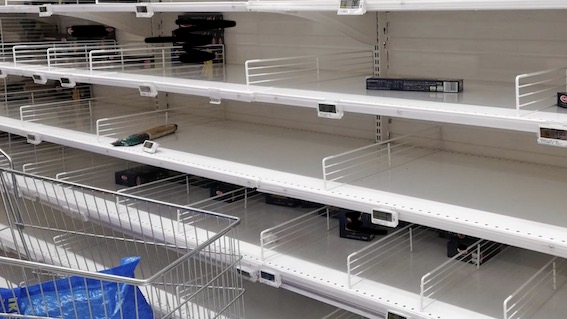 Coronavirus: supermercati presi d'assalto. Foto
