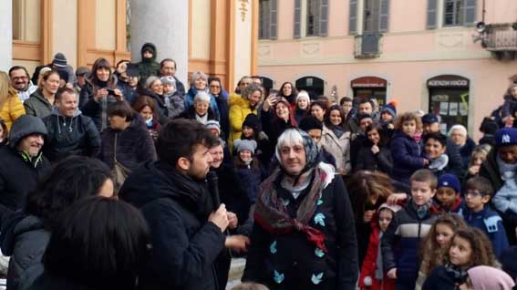 Befana in piazza a Borgomanero. Foto