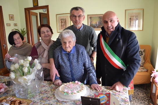 Borgomanero, cento candeline per la signora Albina