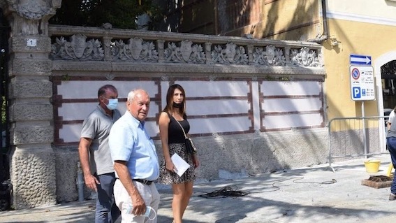 Gozzano, in corso i lavori per la posa dell'arredo urbano