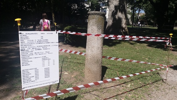 Ultimati i lavori di pulitura delle colonne (e non solo) del parco di Villa Marazza
