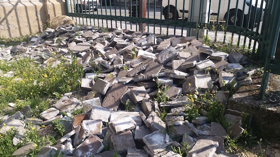 Borgomanero, in corso il rifacimento dei marciapiedi del ponte di corso Sempione