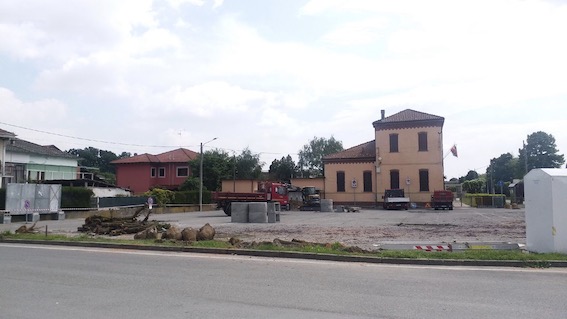 Suno, lavori di rifacimento in piazza Martiri