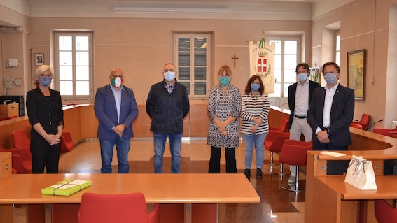 Borgomanero, saluto all'architetto Manuelli prima della pensione