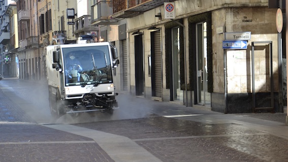 Borgomanero, partita la sanificazione delle strade cittadine