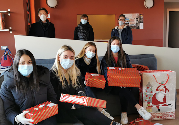 Con le studentesse del Borromeo il calendario dell’avvento diventa creativo