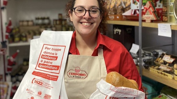 Ameno, il ricavato della vendita del pane a sostegno delle donne 