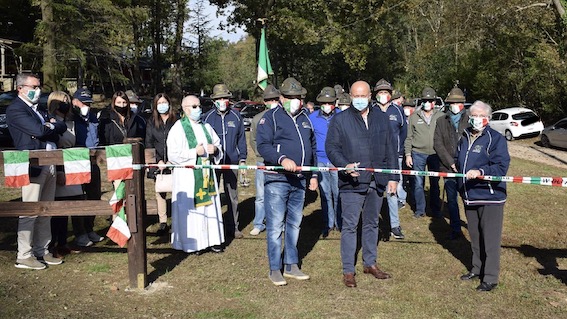 Gozzano: taglio del nastro per il ristrutturato parco degli Alpini