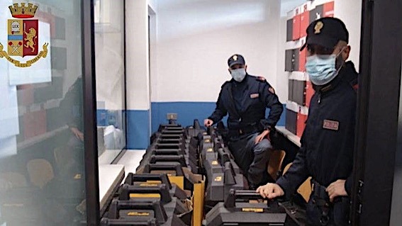 Gozzano, fresatrici e trapani rubati trovati nei pressi della massicciata ferroviaria