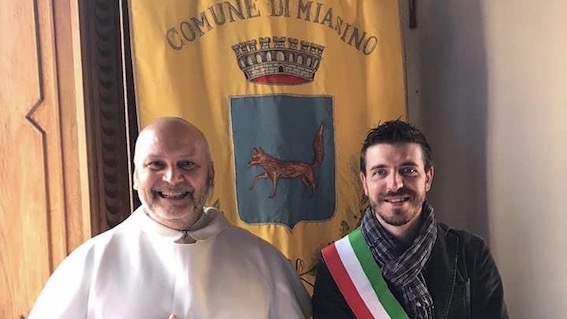 Miasino, visita di fratel Costantino, fondatore dell’Associazione Europea Amici di San Rocco
