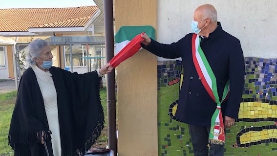 Gozzano, la scuola materna intitolata allo scultore Peppino Sacchi