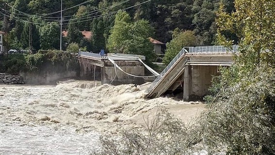 Maltempo: crollato il ponte fra Romagnano Sesia e Gattinara