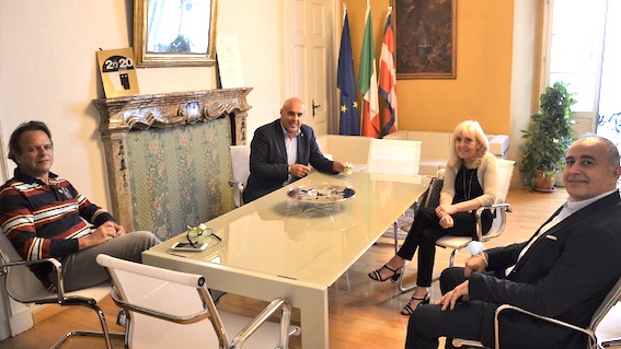 Il saluto dell'amministrazione all'assistente sociale Carla Moia andata in pensione