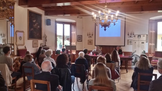 "La felicità non è solo un obiettivo individuale": le riflessione dall'incontro dell'associazione Dignità e Lavoro Cecco Fornara