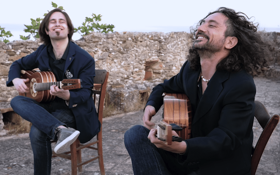 "Un paese a sei corde/Master 2020": a Borgomanero concerto di Francesco Loccisano e Marcello De Carolis